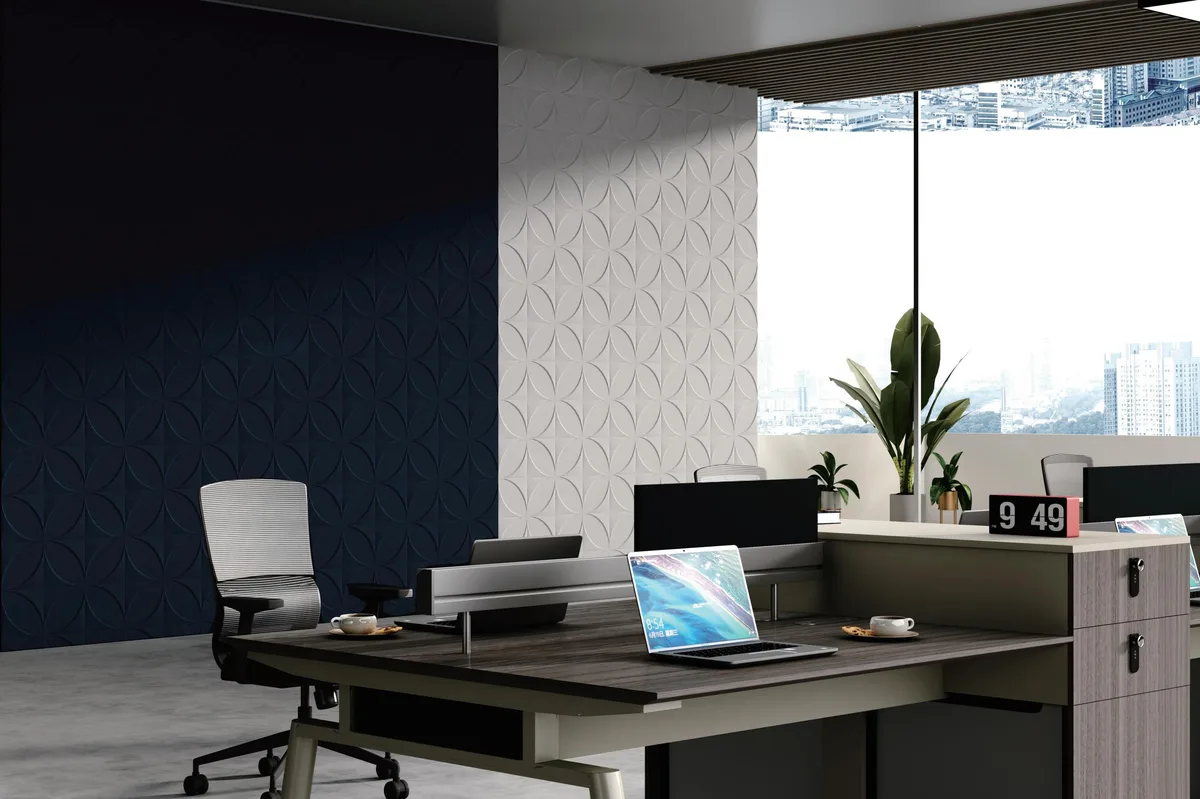 Büro mit 3D-Akustikpaneelwand mit Blütenmuster